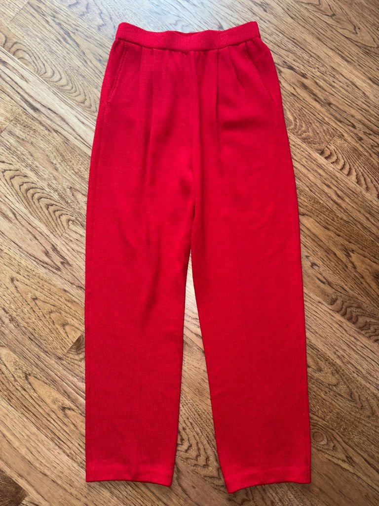 Vtg St John Marie Gray Santana Knit Red Jacket & Pants Suit Gold Buttons Size 6 — image 5 of 6